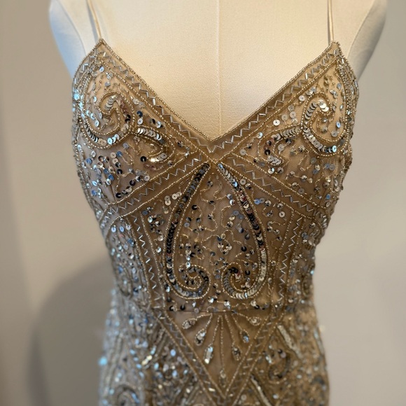 Aidan Mattox Dresses & Skirts - Aidan Mattox Gold Sequin Sweetheart Midi Dress